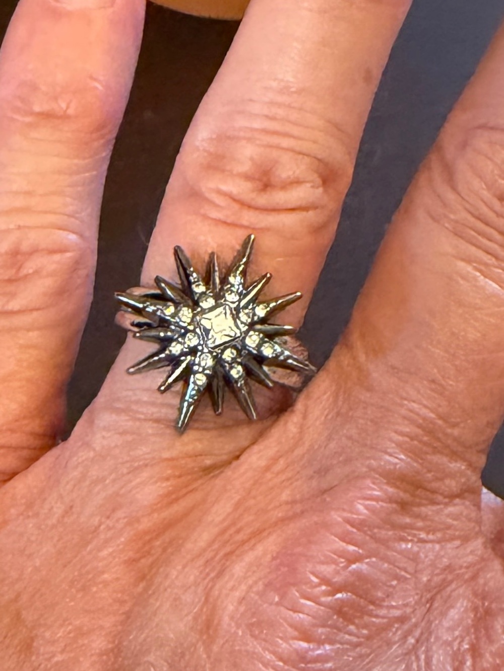 🐼 Lia Sophia Silver Starburst Ring in Metallic Silver, size 6 #0189